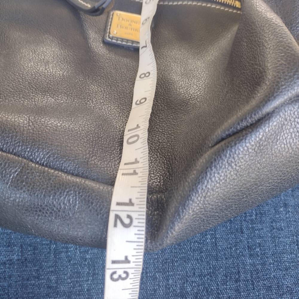 Dooney & Bourke Large Black Leather Hand Bag - Picture 14 of 15